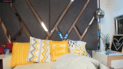 Kimy online show from December 3, 1:42 pm