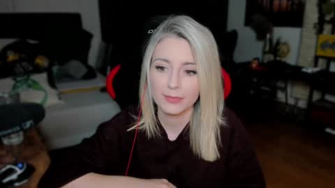 Wolfs Girl online show from October 15, 4:07 pm