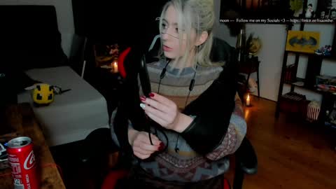 Wolfs Girl online show from November 27, 8:22 pm