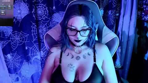   online show from October 12, 1:32 pm