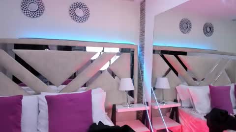 kimluna1 online show from April 8, 11:21 am