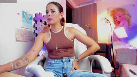 Snapshot of kimmberly_saenz_ chatting on February 27, 9:59 pm kimmberly_saenz_ online show from February 27, 9:59 pm