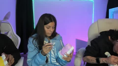 kimmi online show from December 28, 3:04 am