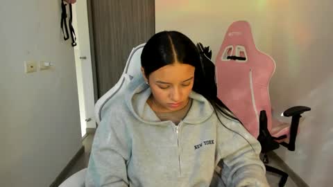 kimmi online show from September 19, 8:20 pm