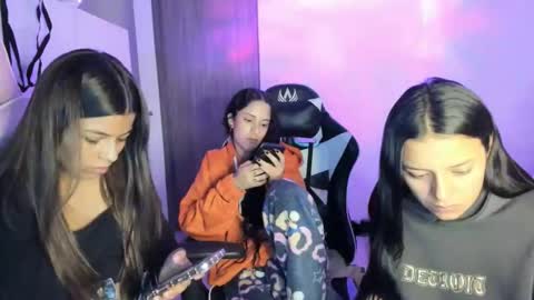 kimmi online show from December 2, 11:45 pm