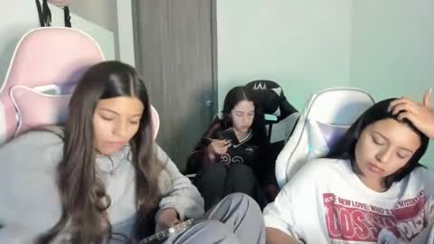 Snapshot of kimmi_foxy chatting on February 17, 11:22 pm kimmi online show from February 17, 11:22 pm