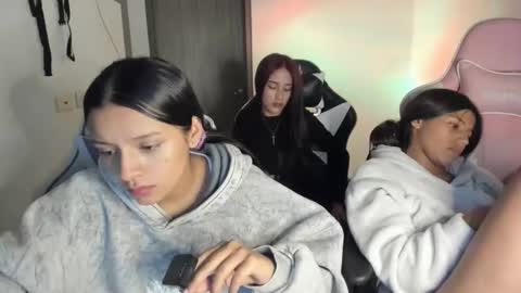 Snapshot of kimmi_foxy chatting on February 25, 11:25 pm kimmi online show from February 25, 11:25 pm