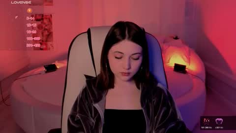 Snapshot of kimmie_shine chatting on October 18, 7:42 am Your Kimmie follow me online show from October 18, 7:42 am