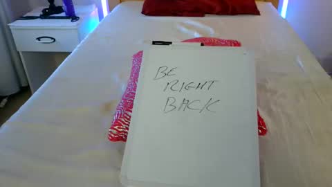 Snapshot of kimmitay chatting on October 20, 10:43 pm Kimmi Taylor online show from October 20, 10:43 pm