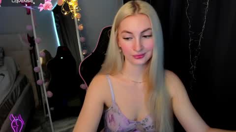 kimmy1_powell online show from March 28, 4:23 am