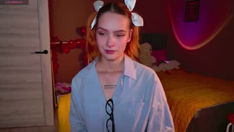 KimmyCutes online show from November 10, 4:17 pm