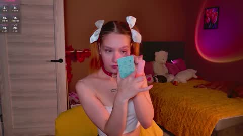 KimmyCutes online show from November 11, 1:44 pm