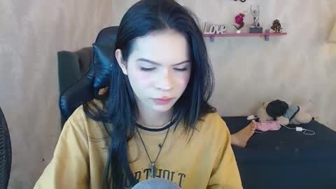 kimsy_ online show from October 10, 5:28 am