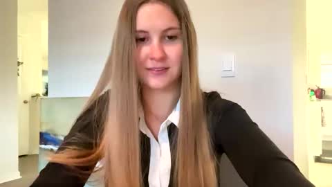 Snapshot of kinci06 chatting on March 2, 10:27 pm kinci06 online show from March 2, 10:27 pm