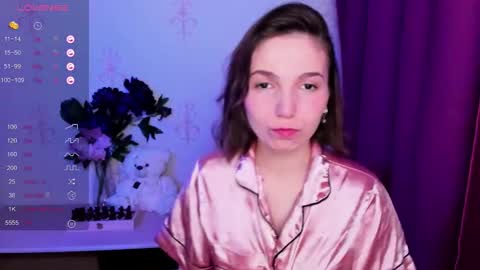 Snapshot of kindhazelhere_ chatting on February 5, 8:08 am Hazel online show from February 5, 8:08 am