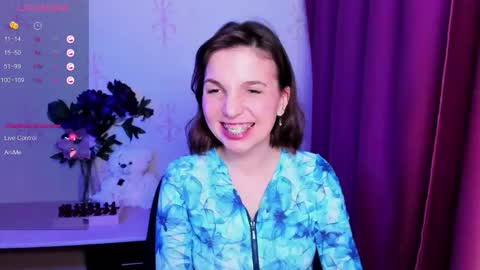 Snapshot of kindhazelhere_ chatting on February 5, 9:08 pm Hazel online show from February 5, 9:08 pm