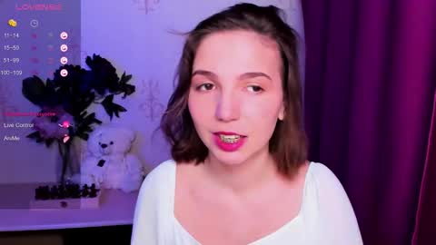 Snapshot of kindhazelhere_ chatting on February 10, 6:56 pm Hazel online show from February 10, 6:56 pm