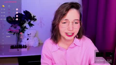 Snapshot of kindhazelhere_ chatting on February 11, 9:09 pm Hazel online show from February 11, 9:09 pm