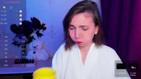 Snapshot of kindhazelhere_ chatting on February 15, 9:33 pm Hazel online show from February 15, 9:33 pm