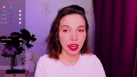 Snapshot of kindhazelhere_ chatting on February 22, 10:19 pm Hazel online show from February 22, 10:19 pm