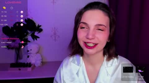 Snapshot of kindhazelhere_ chatting on February 26, 12:20 am Hazel online show from February 26, 12:20 am