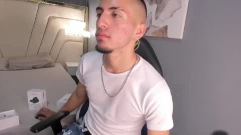 King Dante  online show from December 14, 12:01 am