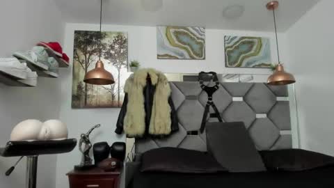 HOT MEN BLACK online show from January 28, 8:04 am