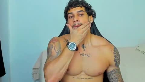 Snapshot of king_of_kings__ chatting on April 28, 1:48 am king_of_kings__ online show from April 28, 1:48 am