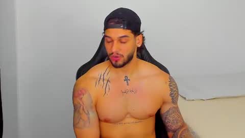 Snapshot of king_of_kings__ chatting on July 30, 1:04 am king_of_kings__ online show from July 30, 1:04 am