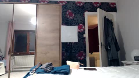 Snapshot of kingandprincess chatting on November 2, 5:26 pm sexysexyhotwetpinkredpussy online show from November 2, 5:26 pm