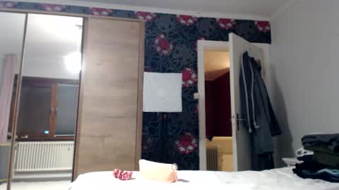 Snapshot of kingandprincess chatting on November 21, 4:49 pm sexysexyhotwetpinkredpussy online show from November 21, 4:49 pm