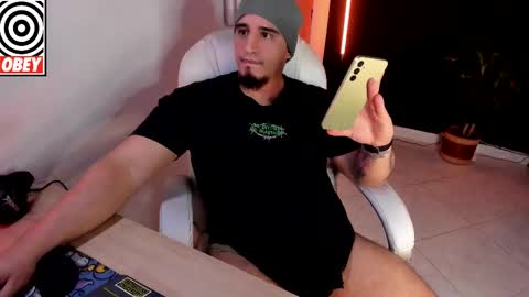 King Bear online show from February 4, 1:44 am