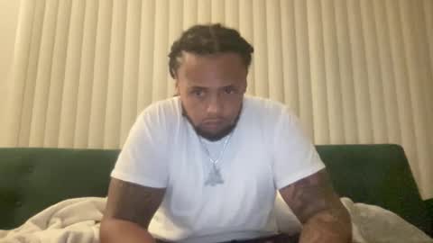 Snapshot of kingdabiggest chatting on November 17, 8:20 am KingDaBiggest online show from November 17, 8:20 am