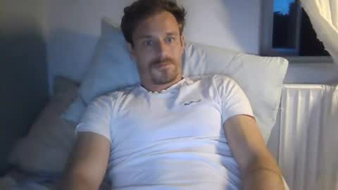 Snapshot of kingharold92 chatting on June 21, 9:06 pm kingharold92 online show from June 21, 9:06 pm