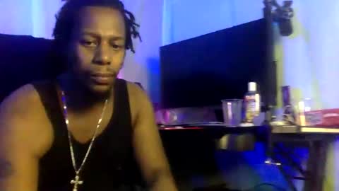 Snapshot of kinglibra420 chatting on December 5, 3:48 am loyal fuck online show from December 5, 3:48 am