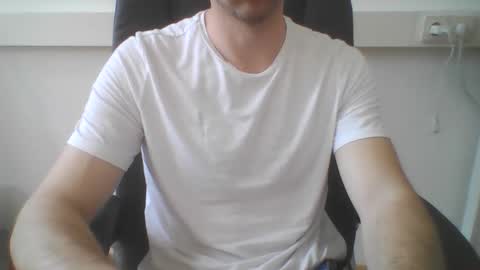 Max online show from April 20, 2:09 pm