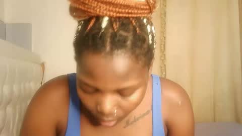 Lola online show from March 25, 5:08 pm