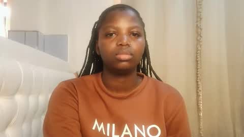 Lola online show from April 4, 1:30 pm