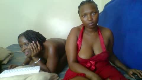 Snapshot of kinky_roey chatting on February 10, 11:04 am kinky_roey online show from February 10, 11:04 am