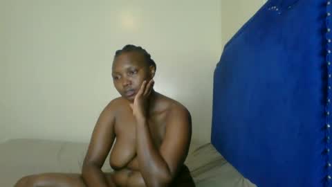 Snapshot of kinky_roey chatting on February 22, 11:57 pm kinky_roey online show from February 22, 11:57 pm