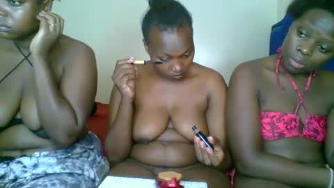 Snapshot of kinky_roey chatting on March 2, 11:18 am kinky_roey online show from March 2, 11:18 am