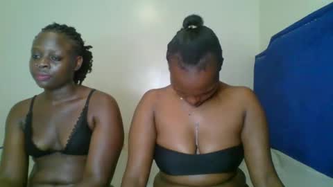 Snapshot of kinky_roey chatting on March 10, 1:56 am kinky_roey online show from March 10, 1:56 am