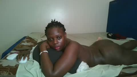 Snapshot of kinky_roey chatting on March 11, 5:49 am kinky_roey online show from March 11, 5:49 am