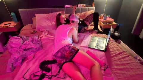 Snapshot of kinkyblinders chatting on October 18, 10:38 am Kinkyblinders online show from October 18, 10:38 am