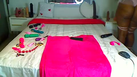 Snapshot of kinkybunz chatting on June 20, 2:47 am KinyBunz online show from June 20, 2:47 am