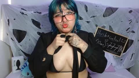 kinkydoll69_ online show from October 2, 9:22 pm