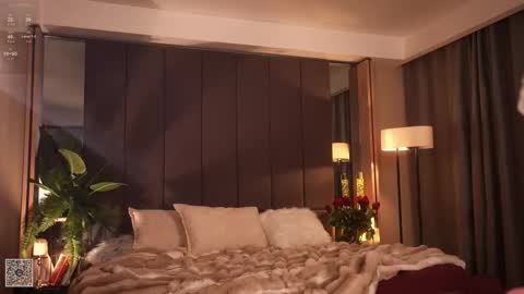 kinkylina_ online show from November 12, 1:00 pm