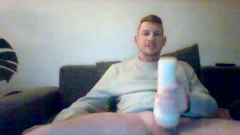 Snapshot of kinkylionboy chatting on December 4, 8:50 pm kinkylionboy online show from December 4, 8:50 pm