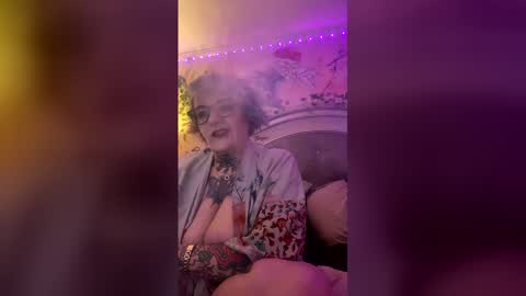 Snapshot of kinkypinkyplay2 chatting on February 13, 9:44 pm Kinky Pinky online show from February 13, 9:44 pm