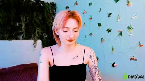 Snapshot of kira__cutie chatting on May 15, 11:34 pm Kira online show from May 15, 11:34 pm